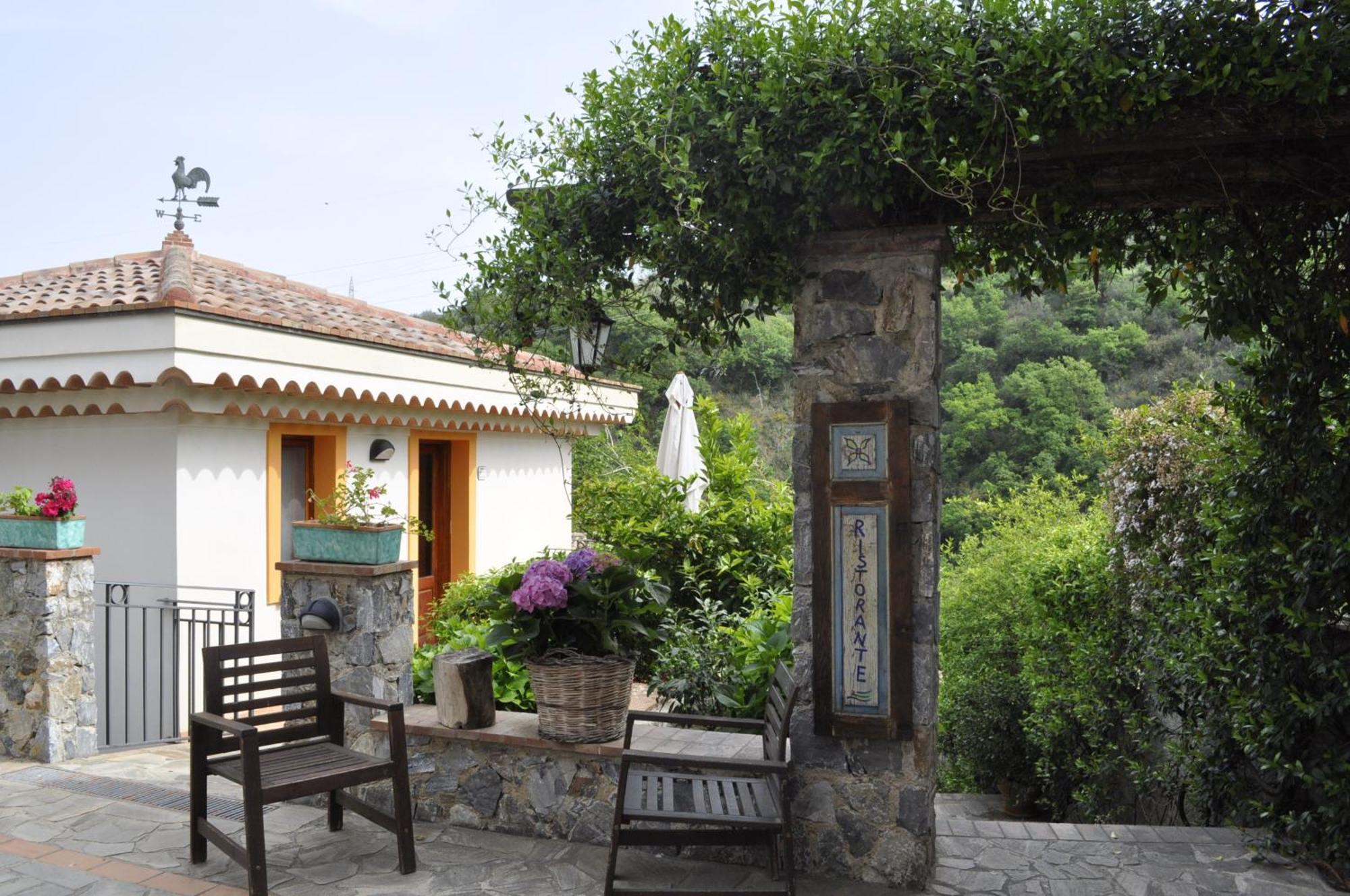 Borgo San Francesco Hotel Gioiosa Marea Exterior foto