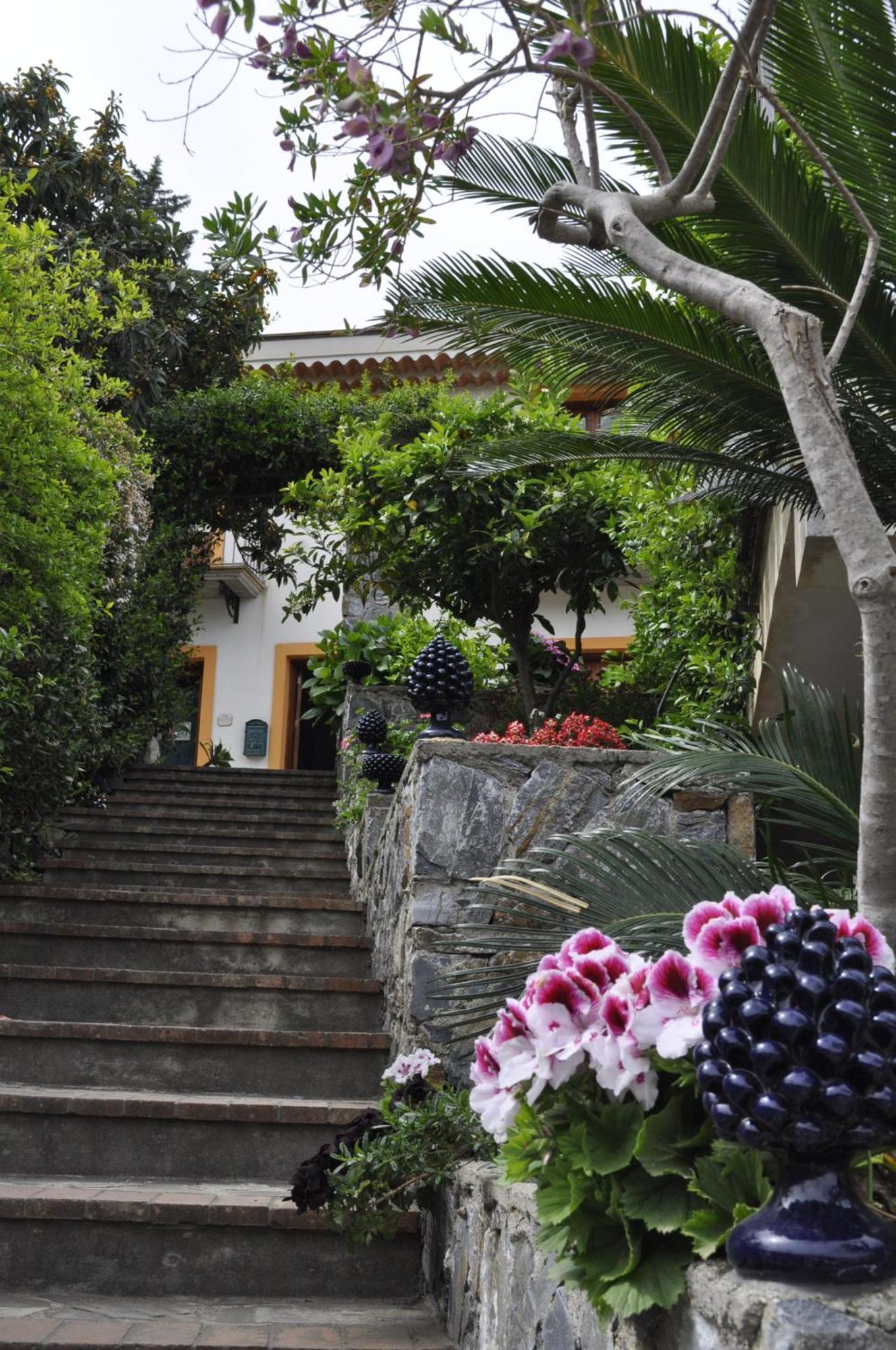 Borgo San Francesco Hotel Gioiosa Marea Exterior foto