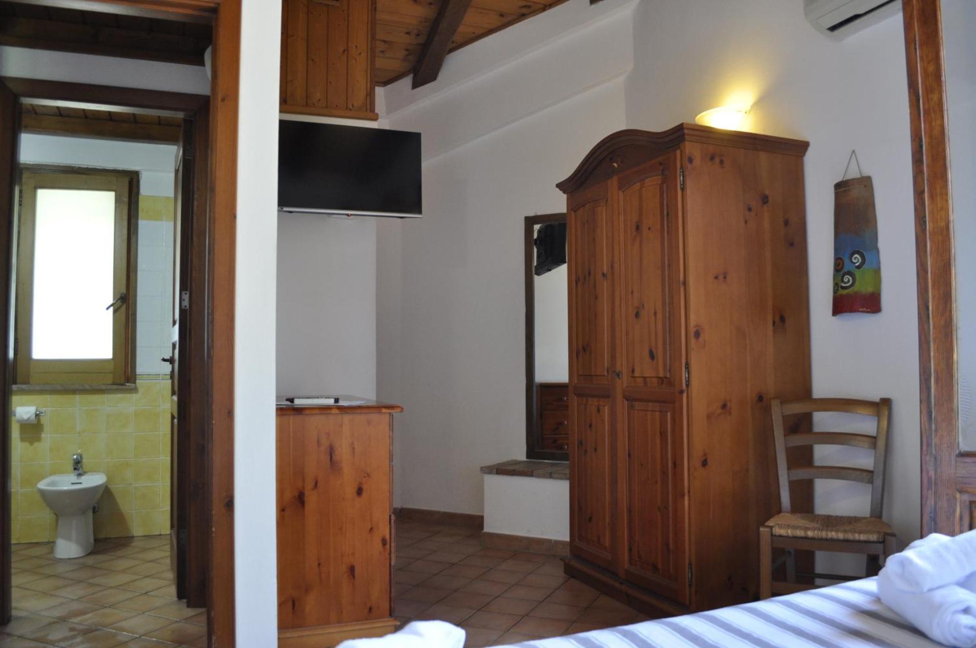 Borgo San Francesco Hotel Gioiosa Marea Quarto foto